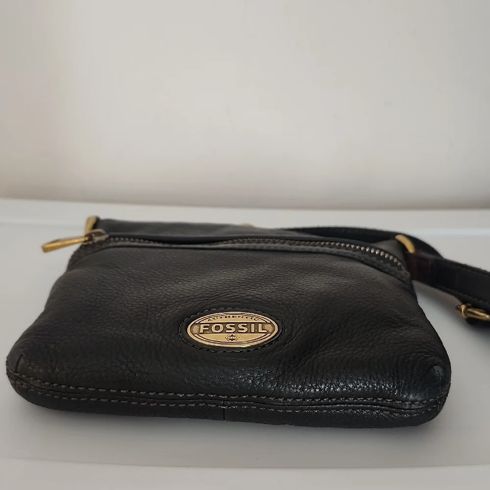 Fossil Explorer Leather Crossbody w/Free Fossil Wallet
